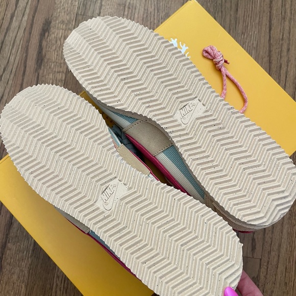 Union x Nike Cortez - Picture 3 of 4